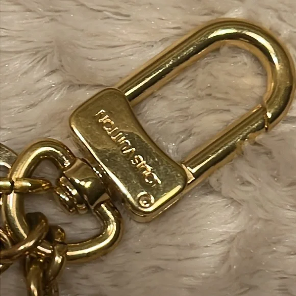 LOUIS VUITTON Tortoise Lock and Key Bag Charm/Key Holder - Picture 8 of 16